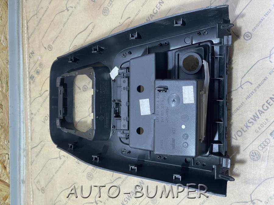 VW Tiguan 2011- Консоль центральная (без пепельницы) 5N1857961A